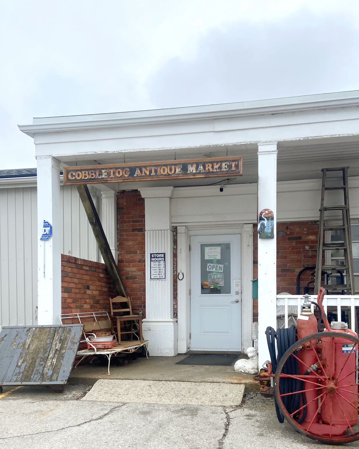 The charming entrance to the market.