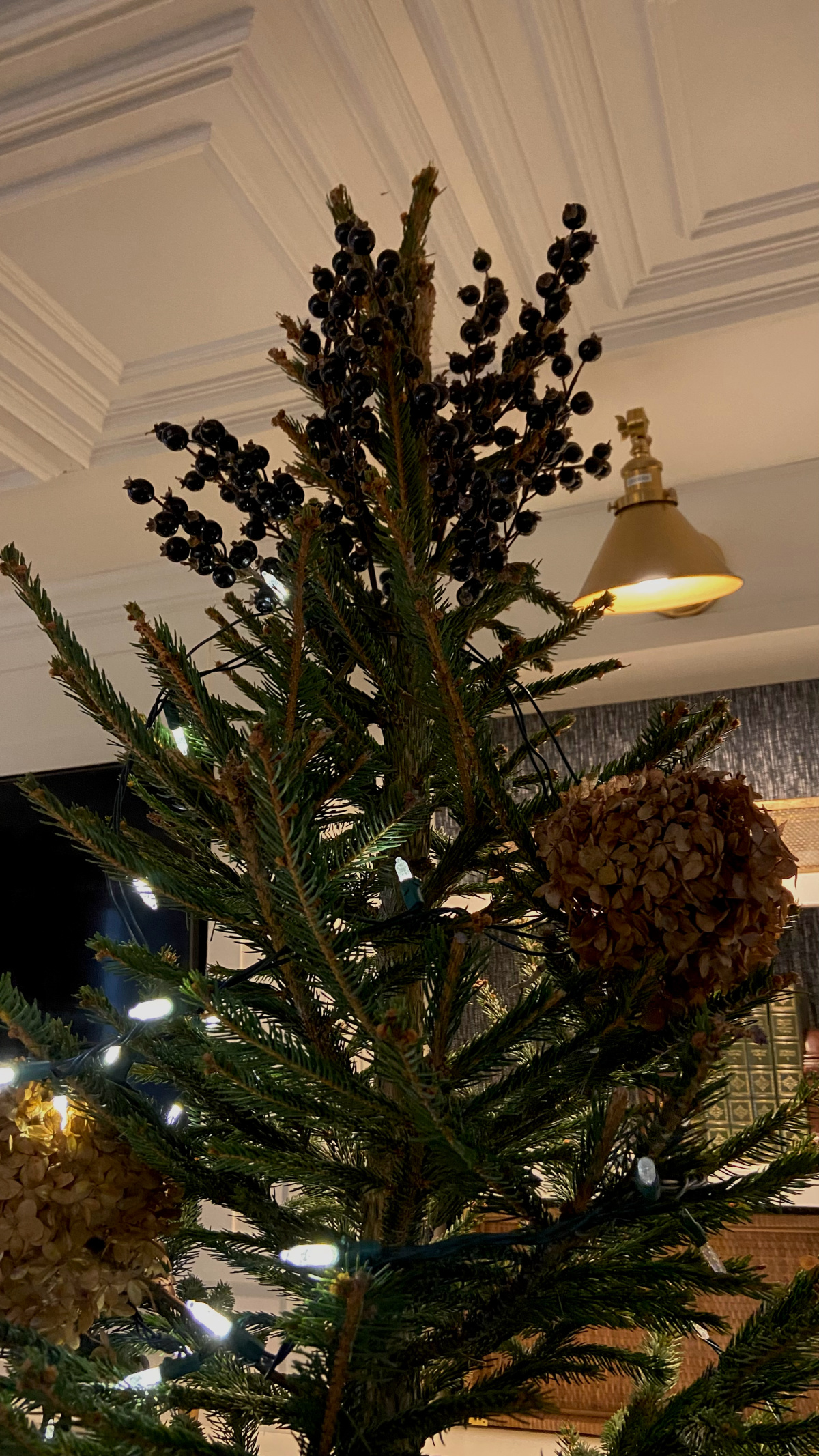 The first step of creating of the berry tree topper.