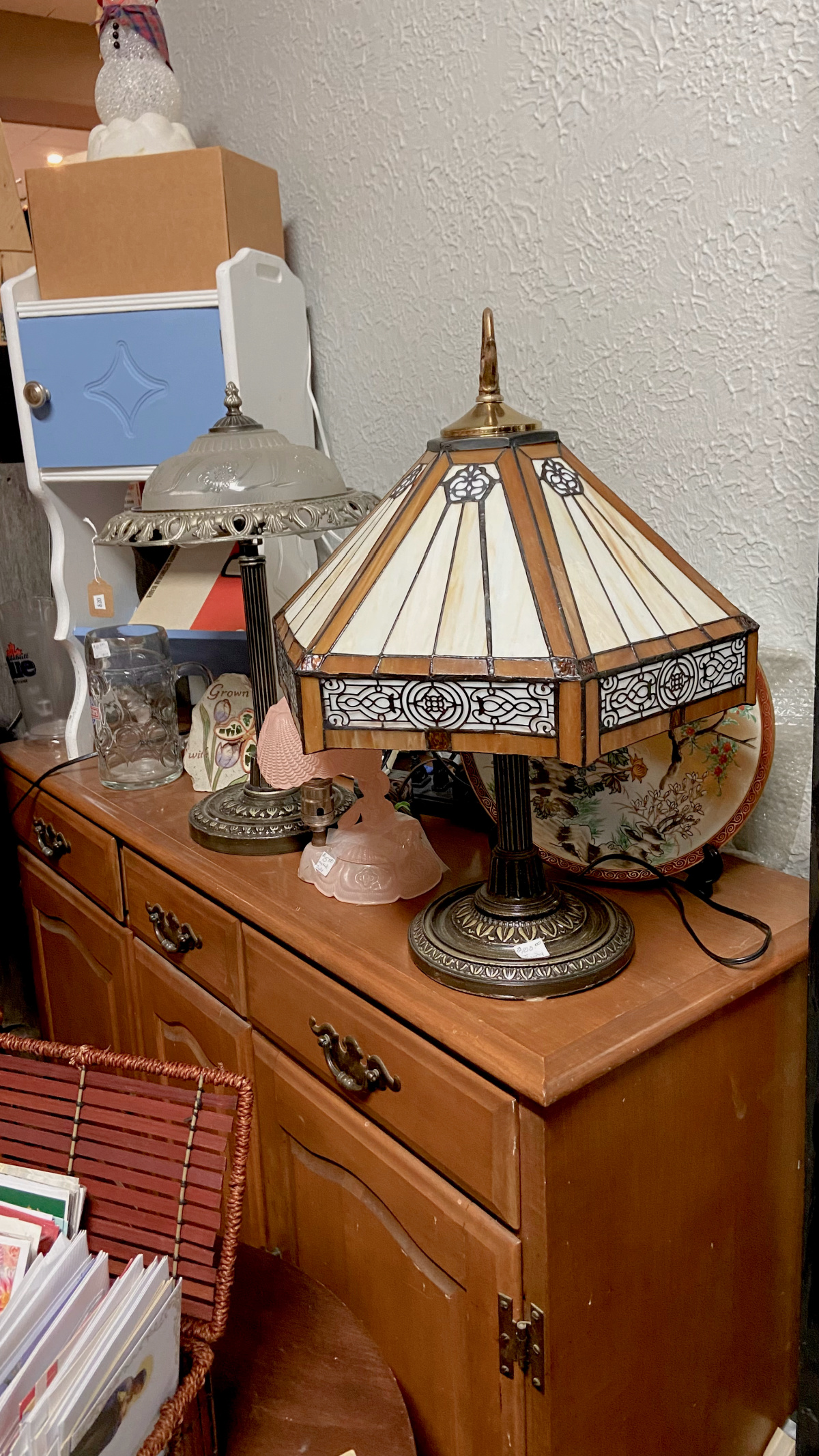 An incredible lamp found in one corner of the antique market.