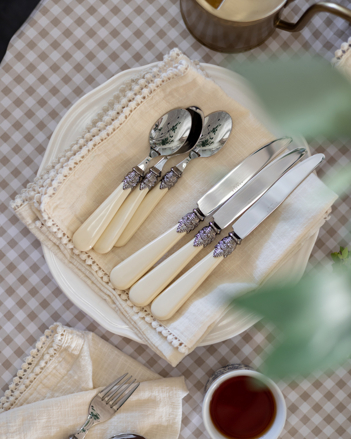 Vintage-inspired flatware from Annova.